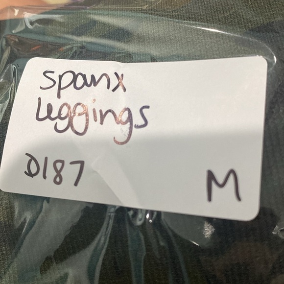 SPANX Green Camo Look At Me Now Leggings Size Medium - Picture 7 of 7